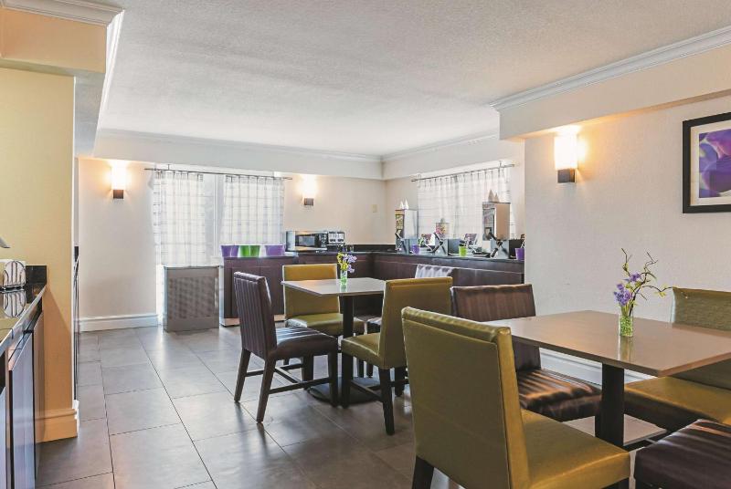 Wingate by Wyndham Galveston Beachfront at the Seawall - image 30