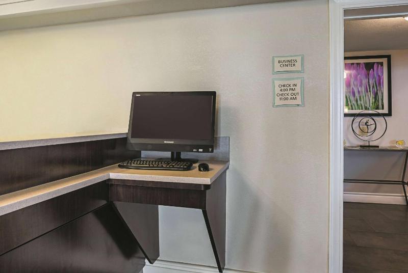 Wingate by Wyndham Galveston Beachfront at the Seawall - image 26
