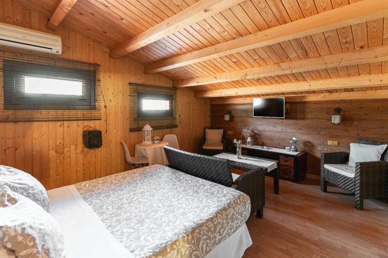 One-Bedroom Apartment image 1