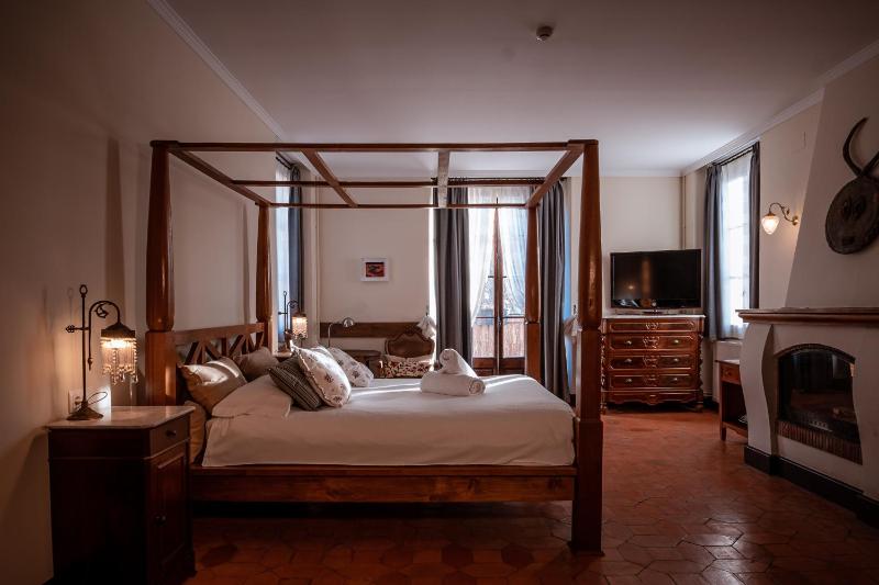 Grand Deluxe Suite with Terrace and Bath image 1