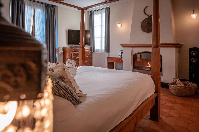 Grand Deluxe Suite with Terrace and Bath image 3