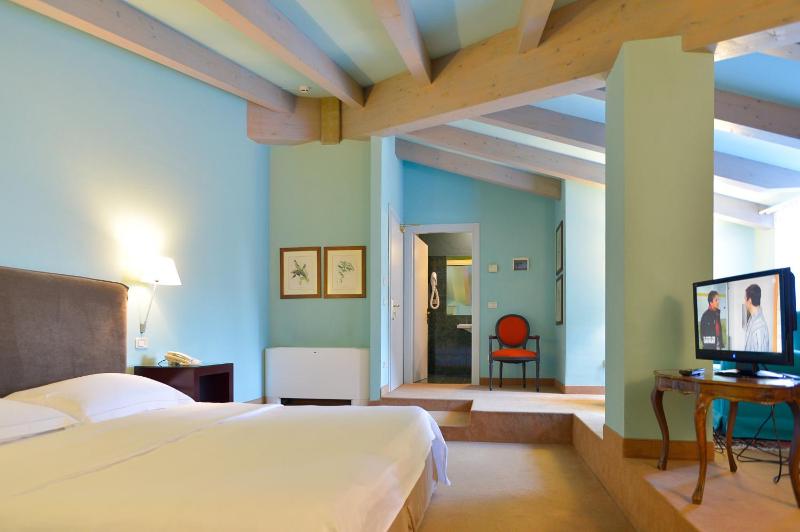 Junior Suite with Lake View image 4