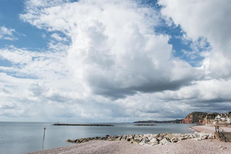 Single with sea view image 4
