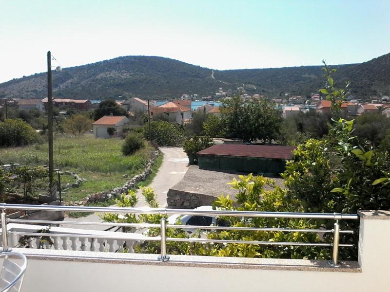 One-Bedroom Apartment with Terrace and Sea View image 3