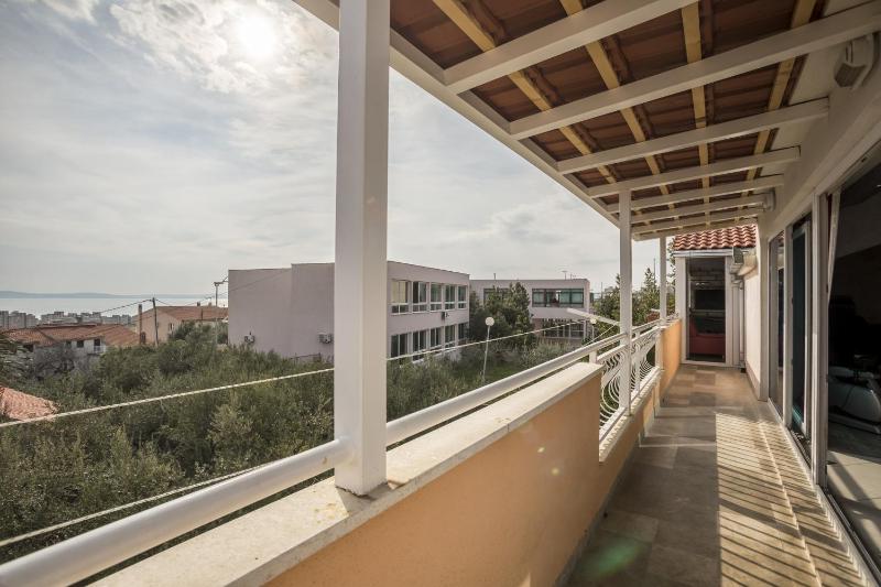 Two-Bedroom Apartment with Balcony and Sea View image 4