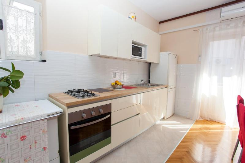 Apartments with parking space Makarska - 12211 - image 13