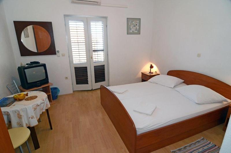 Apartments with parking space Makarska - 12211 - image 32
