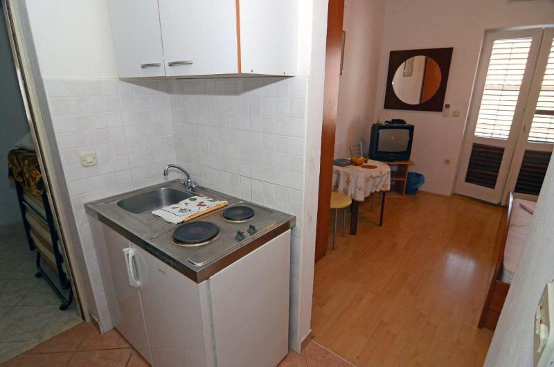 Apartments with parking space Makarska - 12211 - image 22