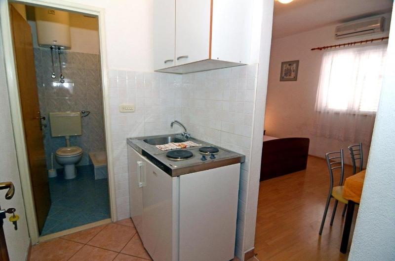 Apartments with parking space Makarska - 12211 - image 6