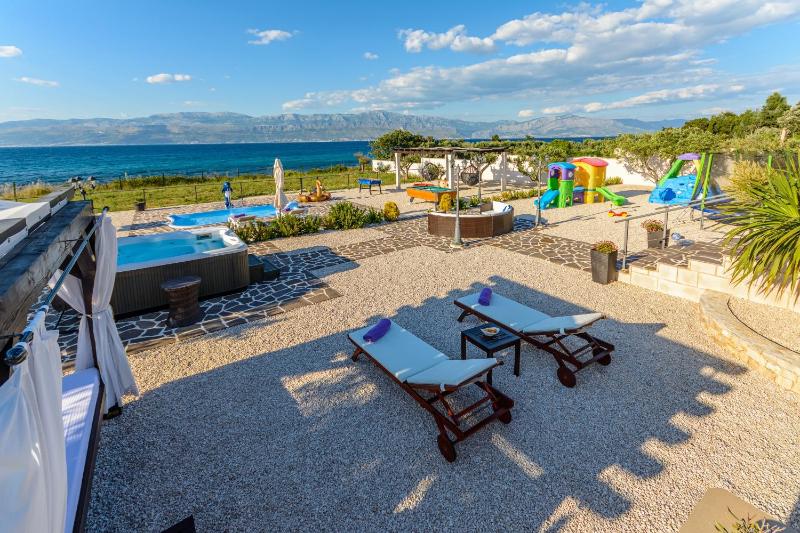 Seaside luxury villa with a swimming pool Supetar Brac - 12371 - image 9