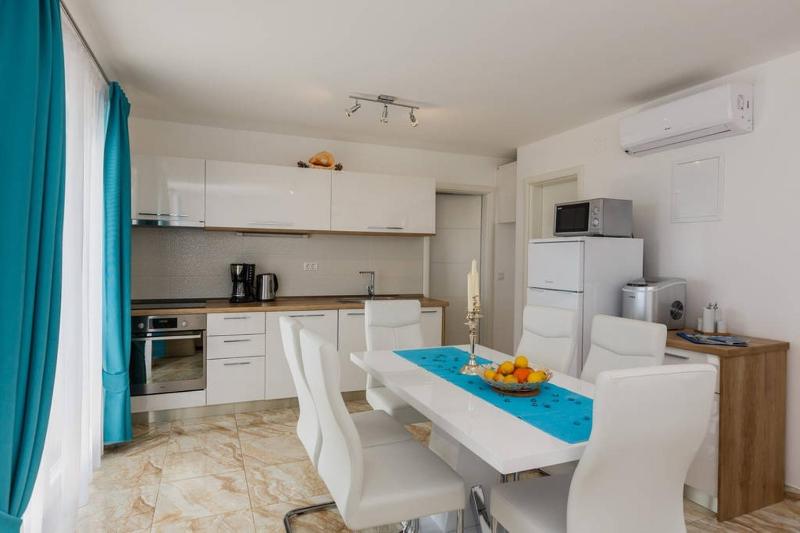 Seaside luxury villa with a swimming pool Supetar Brac - 12371 - image 23