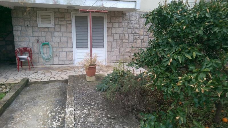 Apartments with parking space Korcula - 12385 - image 1