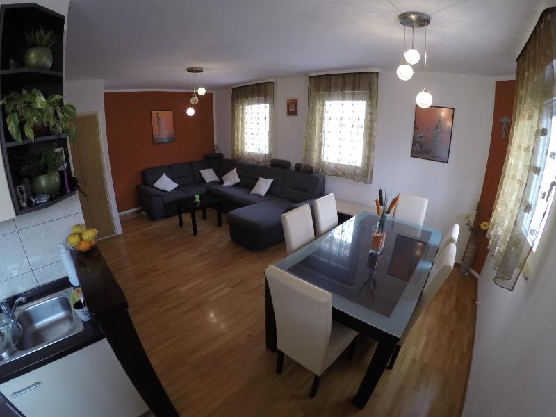 Apartments with WiFi Omis - 12525 - image 17