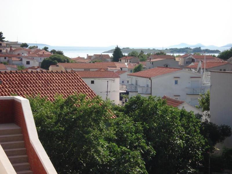 Three-Bedroom Apartment with Terrace and Sea View image 3