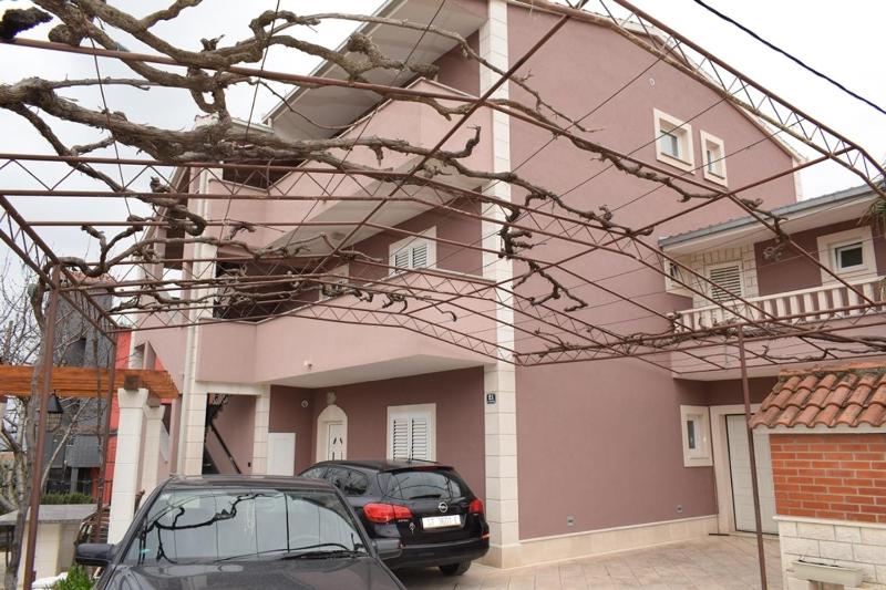 Apartments with a parking space Kastel Stari Kastela - 12568 - image 3