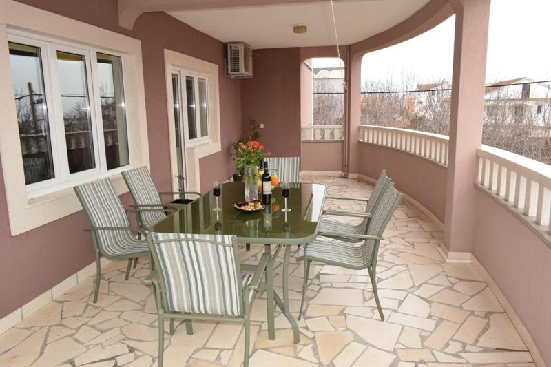 Apartments with a parking space Kastel Stari Kastela - 12568 - image 4