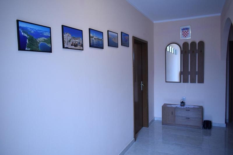 Apartments with a parking space Kastel Stari Kastela - 12568 - image 12