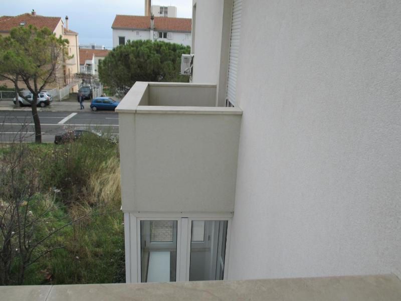 One-Bedroom Apartment with Balcony and Sea View image 3