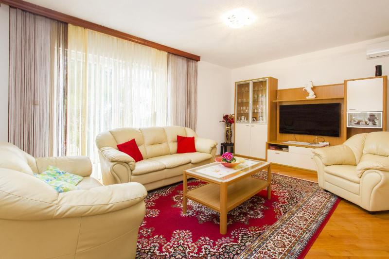 Four-Bedroom Holiday Home image 1