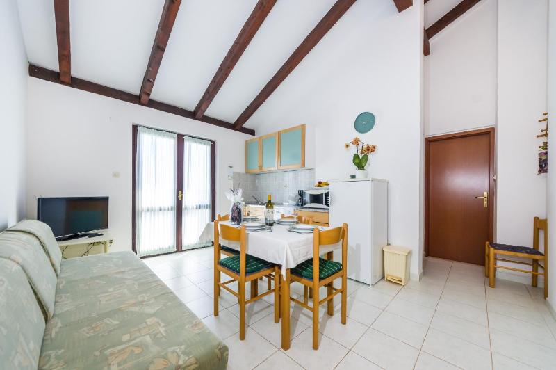 One-Bedroom Apartment with Terrace and Sea View image 4