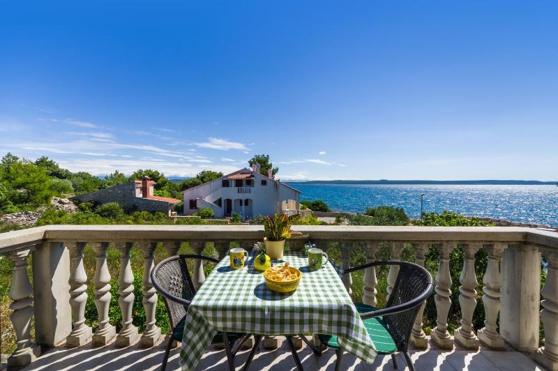 One-Bedroom Apartment with Terrace and Sea View image 3
