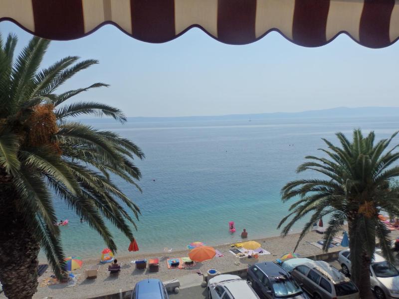 Three-Bedroom Apartment with Balcony and Sea View image 2