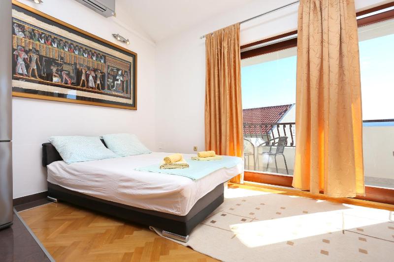 Apartments by the sea Duce Omis - 12687 - image 11