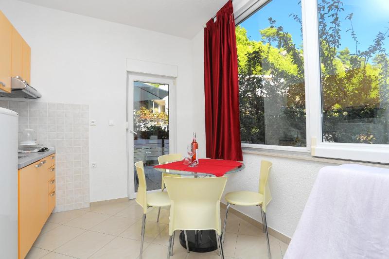 Apartments by the sea Duce Omis - 12687 - image 24
