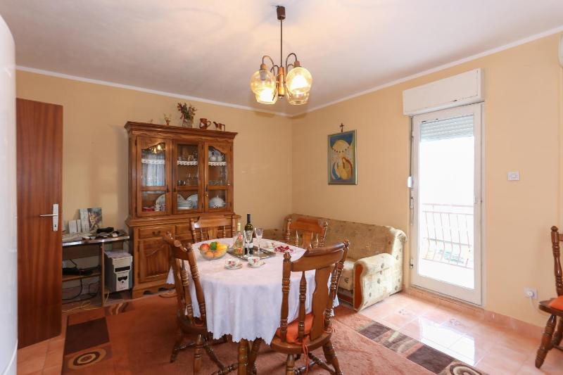 Three-Bedroom Apartment with Balcony image 2
