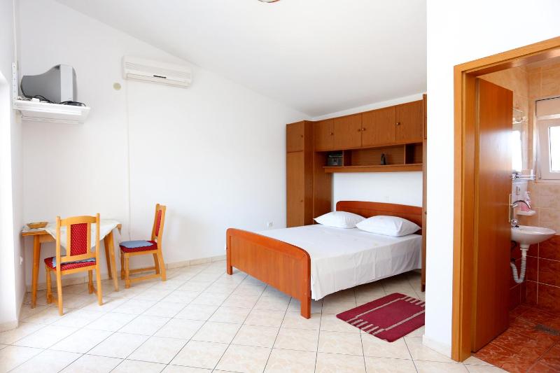 Two-Bedroom Apartment with Terrace and Sea View image 1