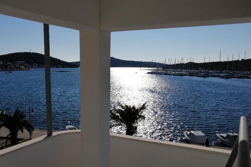Apartments by the sea Rogoznica - 12820 - image 8