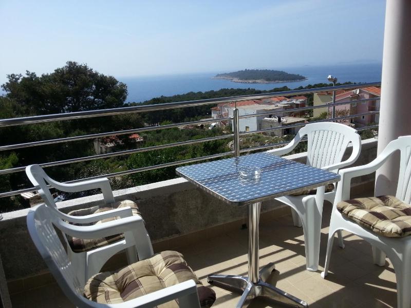 Two-Bedroom Apartment with Balcony and Sea View image 2