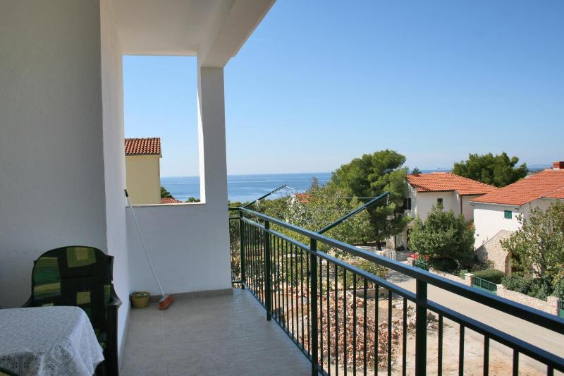 Two-Bedroom Apartment with Balcony and Sea View image 3