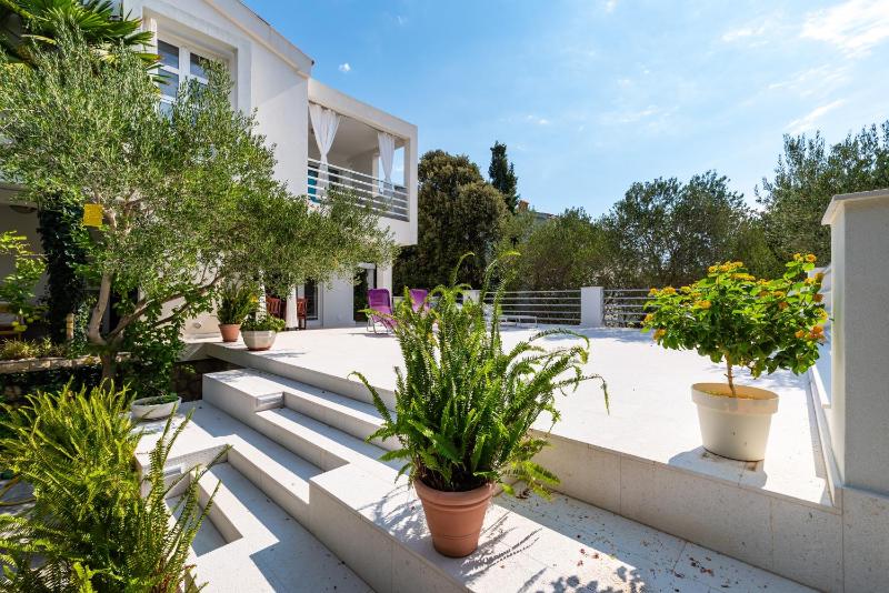 Apartments by the sea Mandre Pag - 13015 - image 30