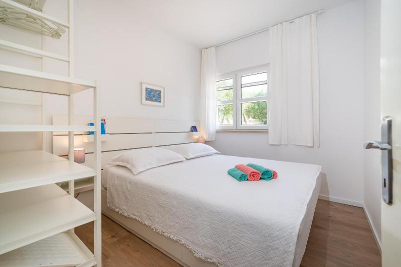 Apartments by the sea Mandre Pag - 13015 - image 21