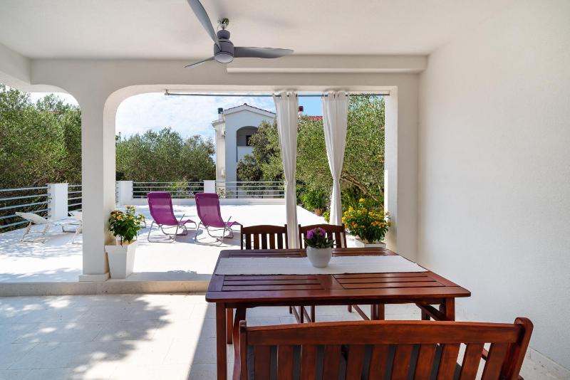 Apartments by the sea Mandre Pag - 13015 - image 12