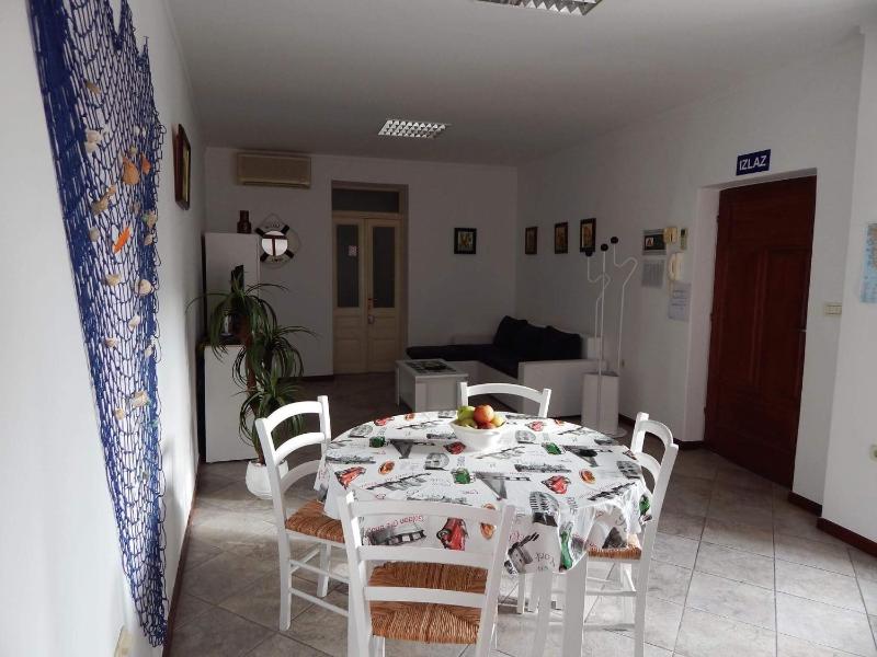 One-Bedroom Apartment image 2