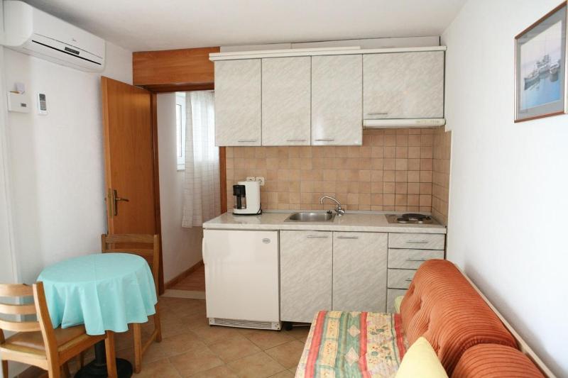 Apartments by the sea Brela Makarska - 13052 - image 25
