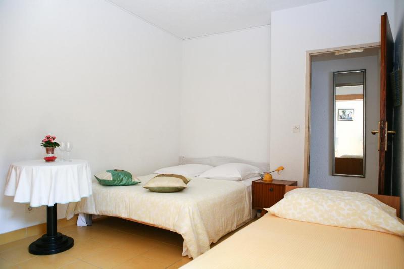 Apartments by the sea Brela Makarska - 13052 - image 31