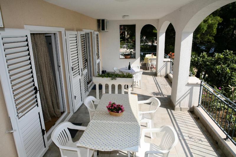Apartments by the sea Brela Makarska - 13052 - image 34