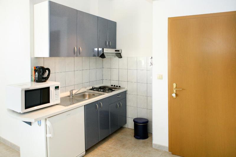 Apartments by the sea Brela Makarska - 13052 - image 17
