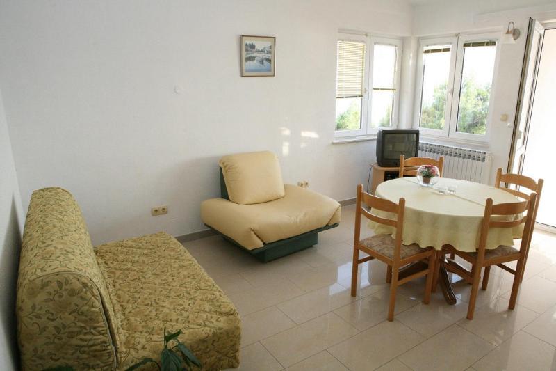 Apartments by the sea Brela Makarska - 13052 - image 8