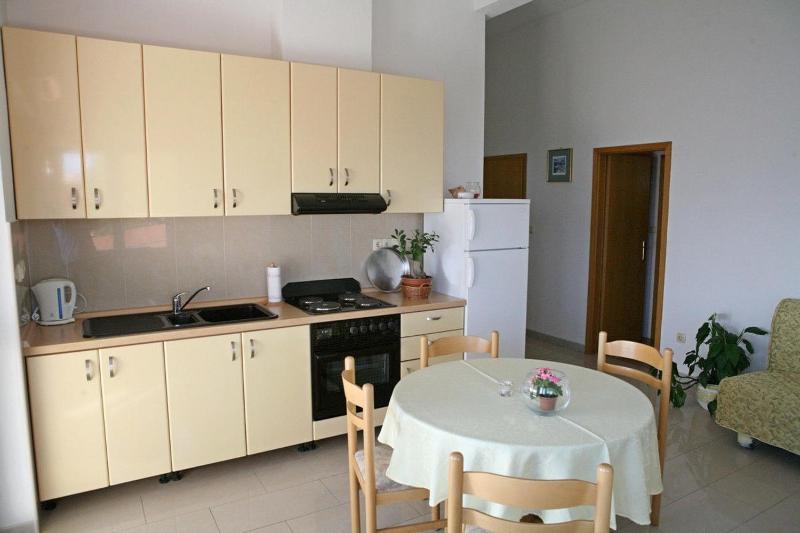 Apartments by the sea Brela Makarska - 13052 - image 20
