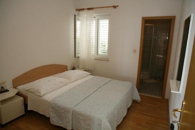 Apartments by the sea Brela Makarska - 13052 - image 23