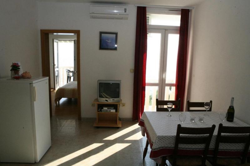 Apartments by the sea Brela Makarska - 13052 - image 32