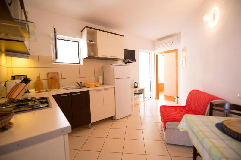 Apartments by the sea Nemira Omis - 13055 - image 7