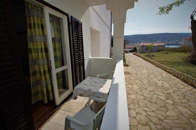 One-Bedroom Apartment with Balcony and Sea View image 3