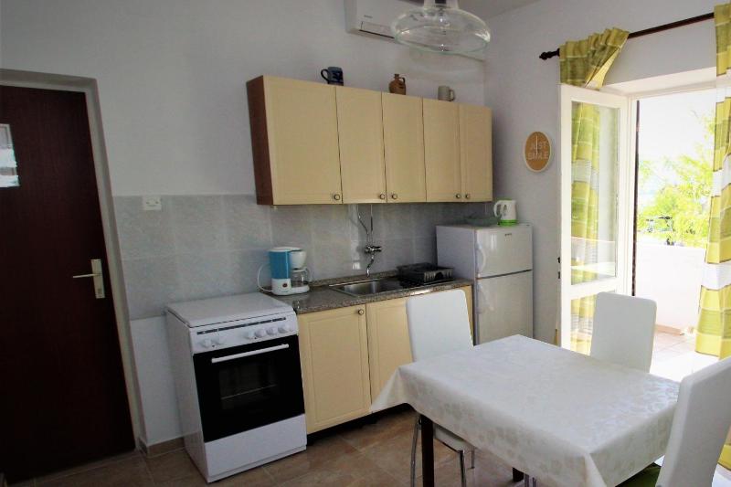 Apartments and rooms with parking space Pag - 13060 - image 25