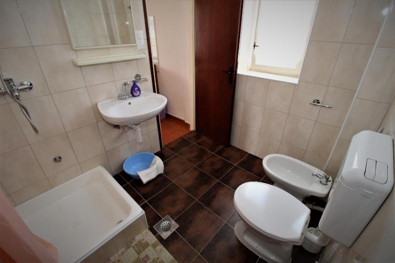 Apartments and rooms with parking space Pag - 13060 - image 42