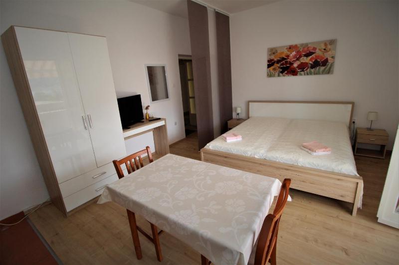 Studio with Balcony and Sea View image 4